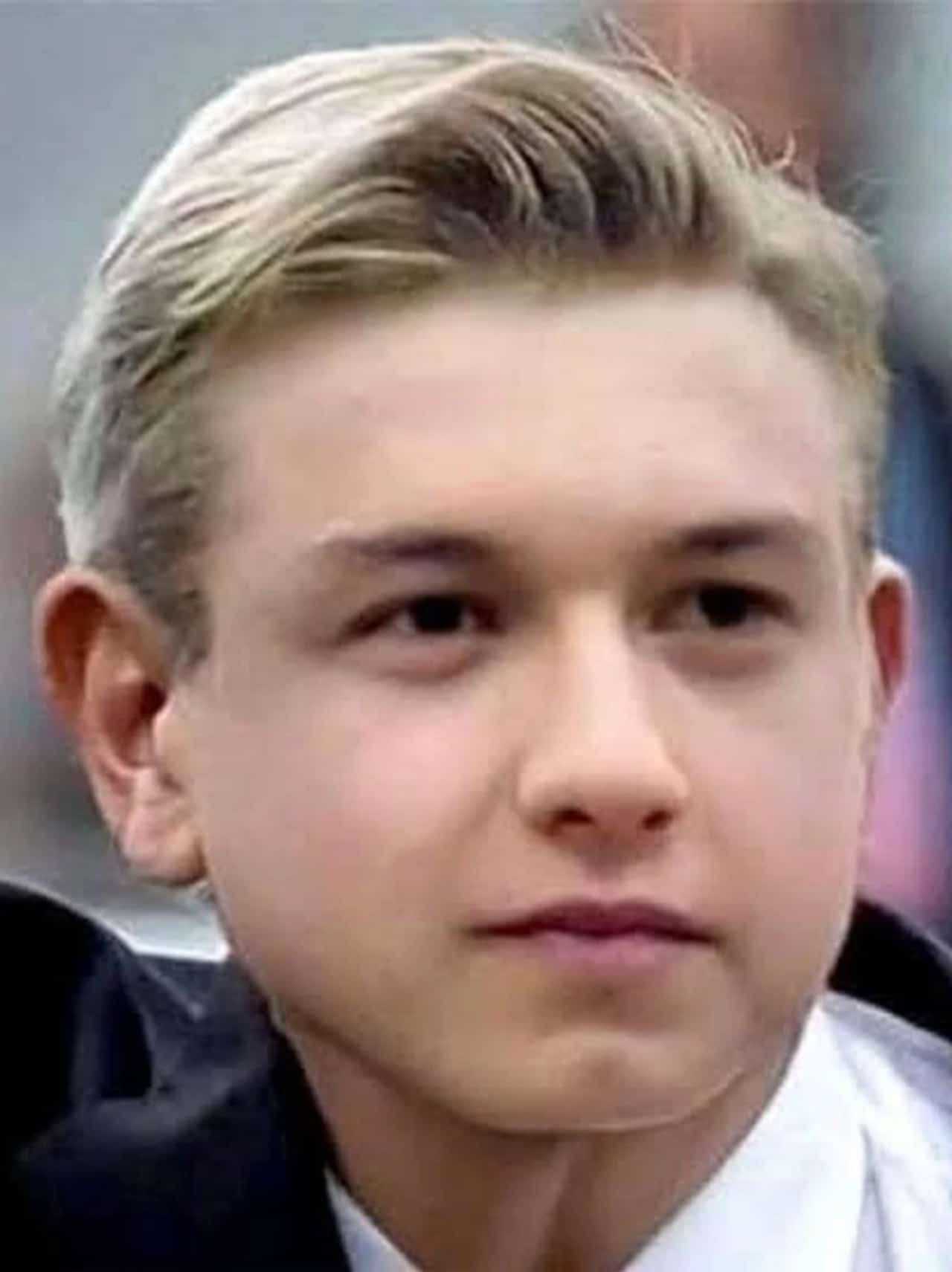 Memem AMLO peluquero niño