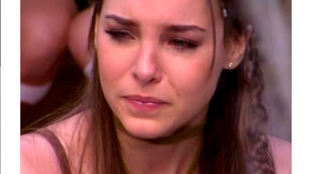 Belinda busca hospital para su mamá