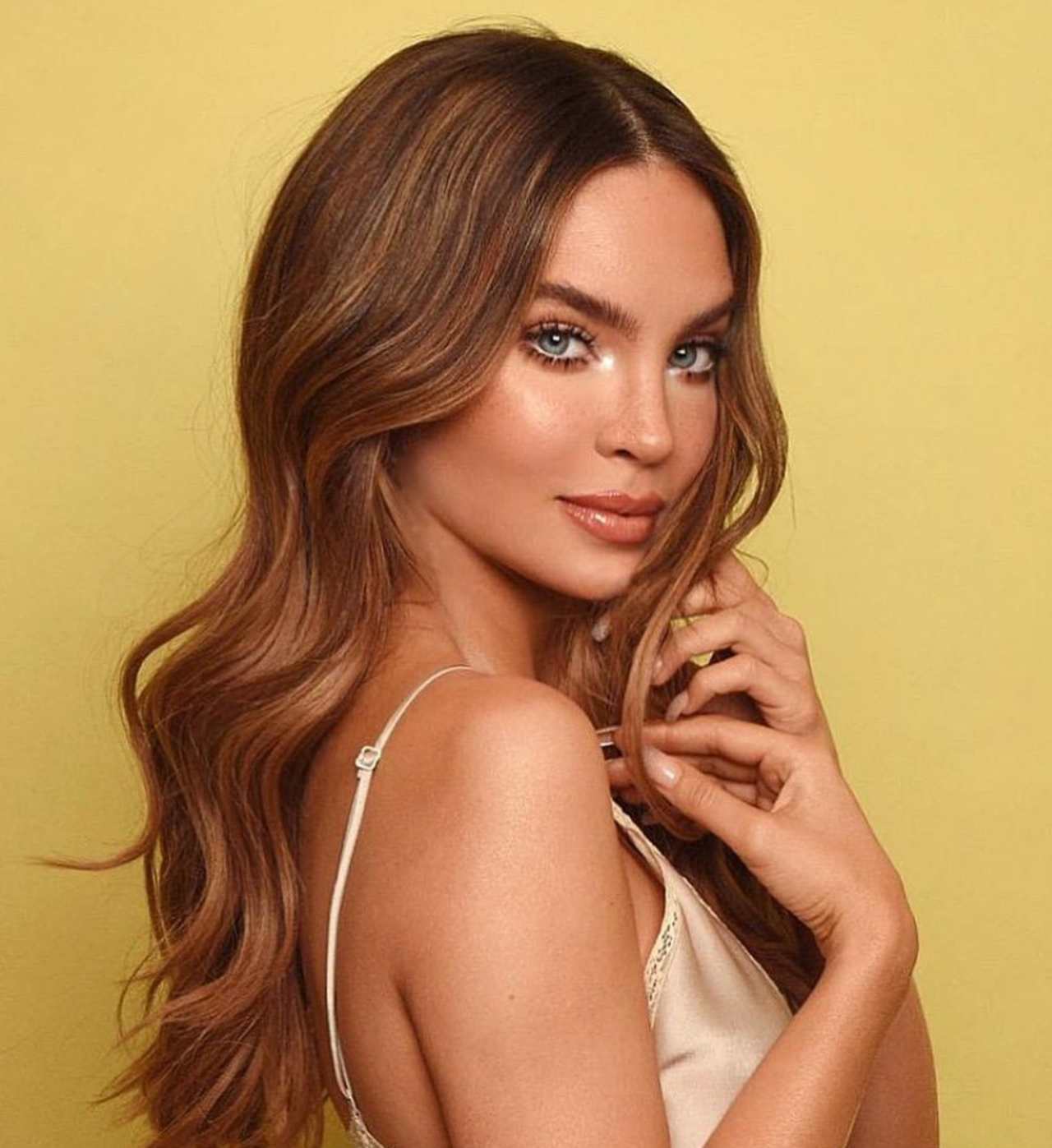 Belinda sorprende con Cover de Shakira