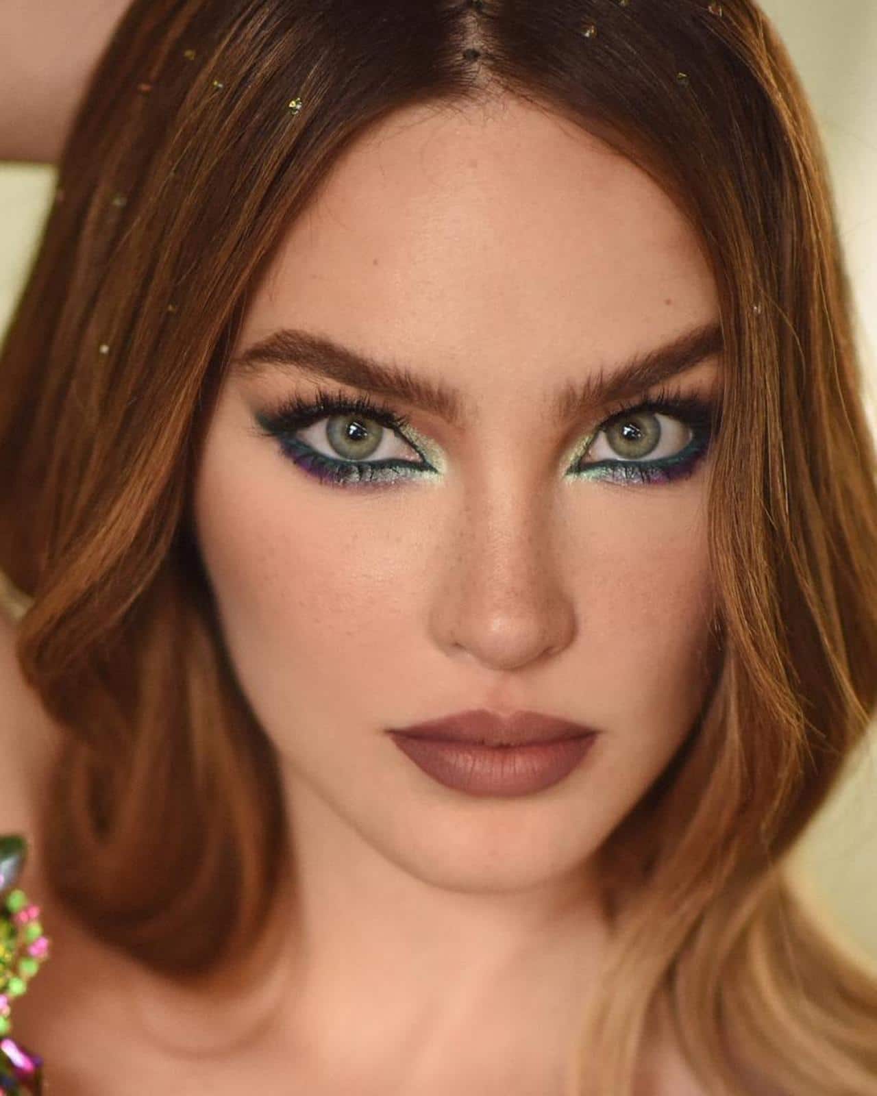 Belinda maquillada estilo hermana de Nodal