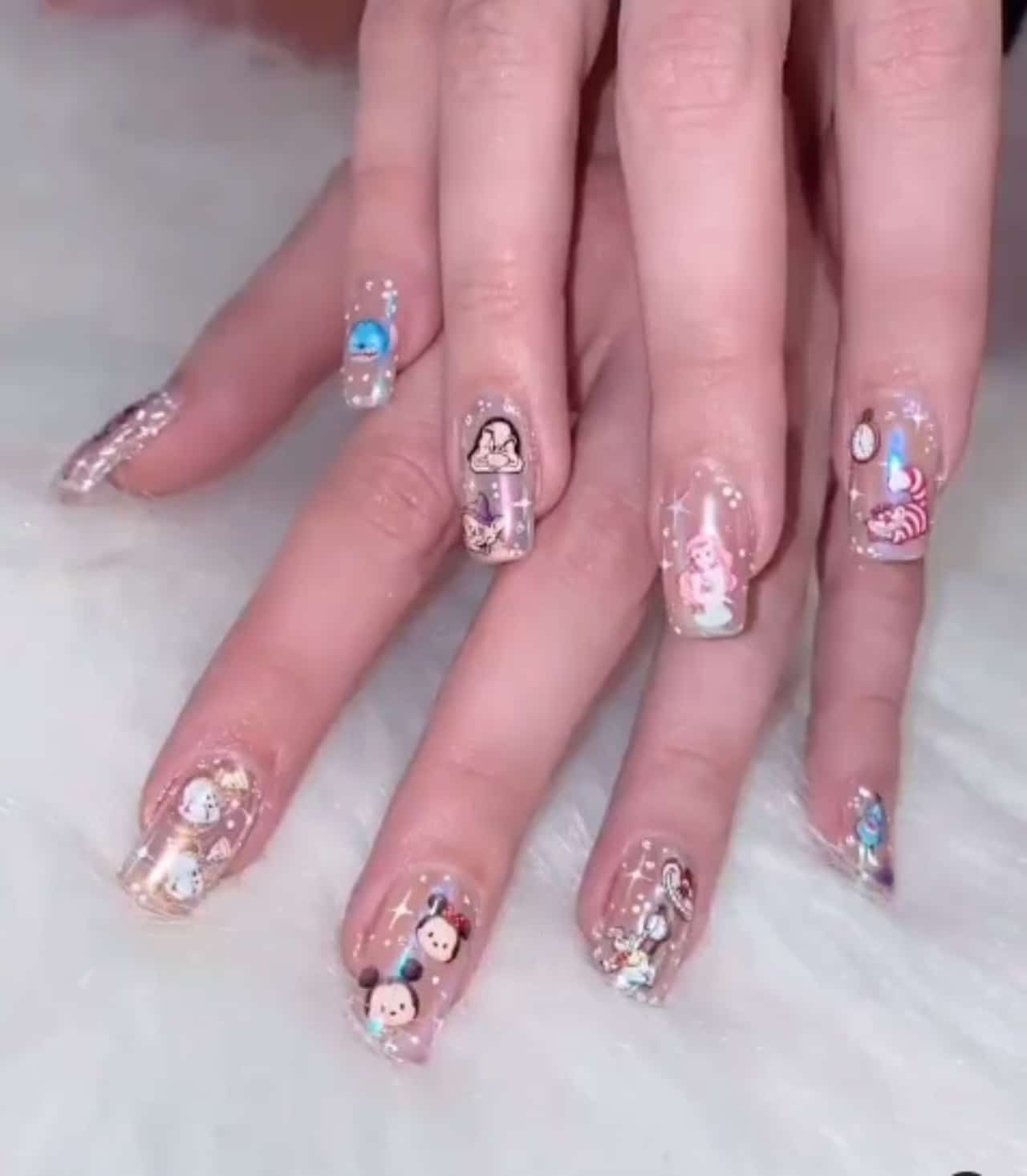 Unas de Belinda celebrar cumpleanos Disney