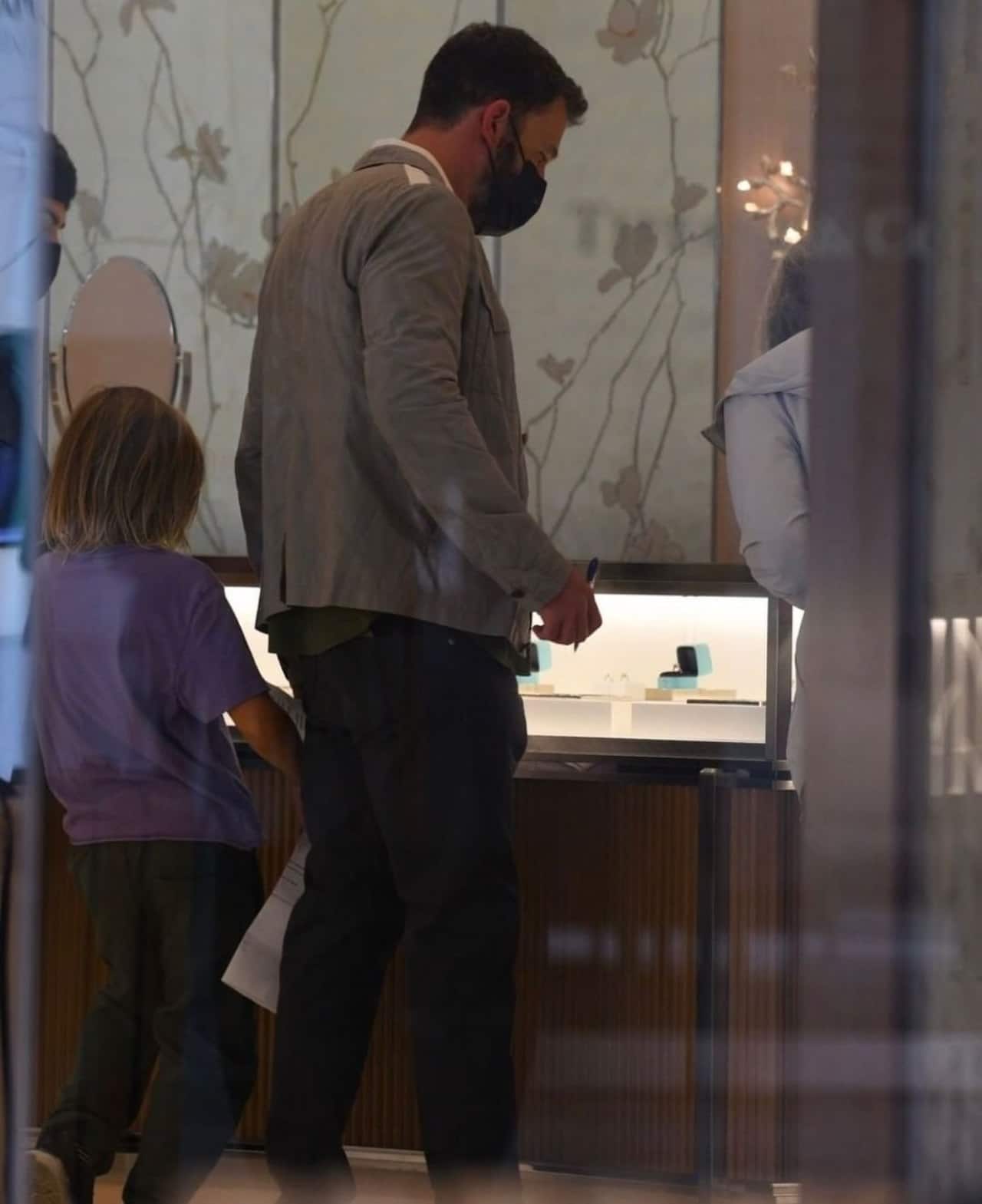 Ben Affleck anillo compromiso JLo Tiffany