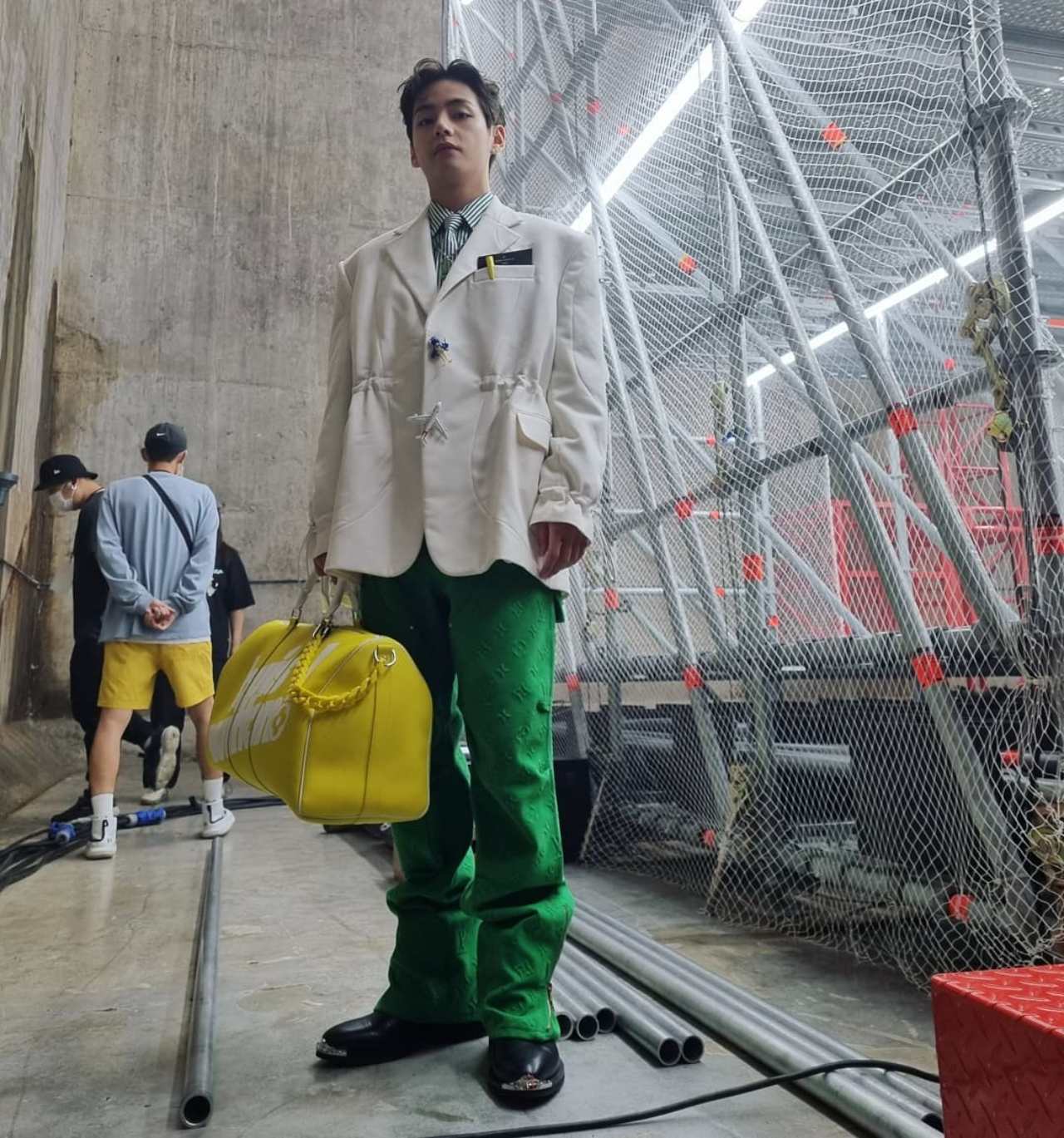BTS V guapo mundo Brad Pitt