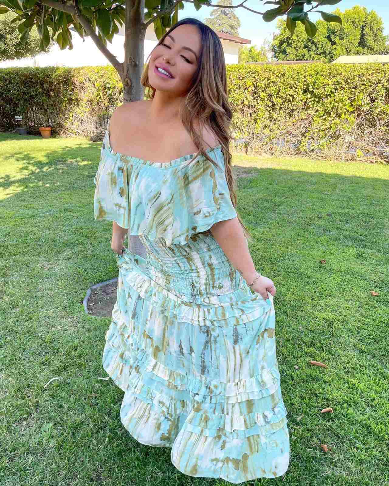 Chiquis Rivera discos niña con abuela