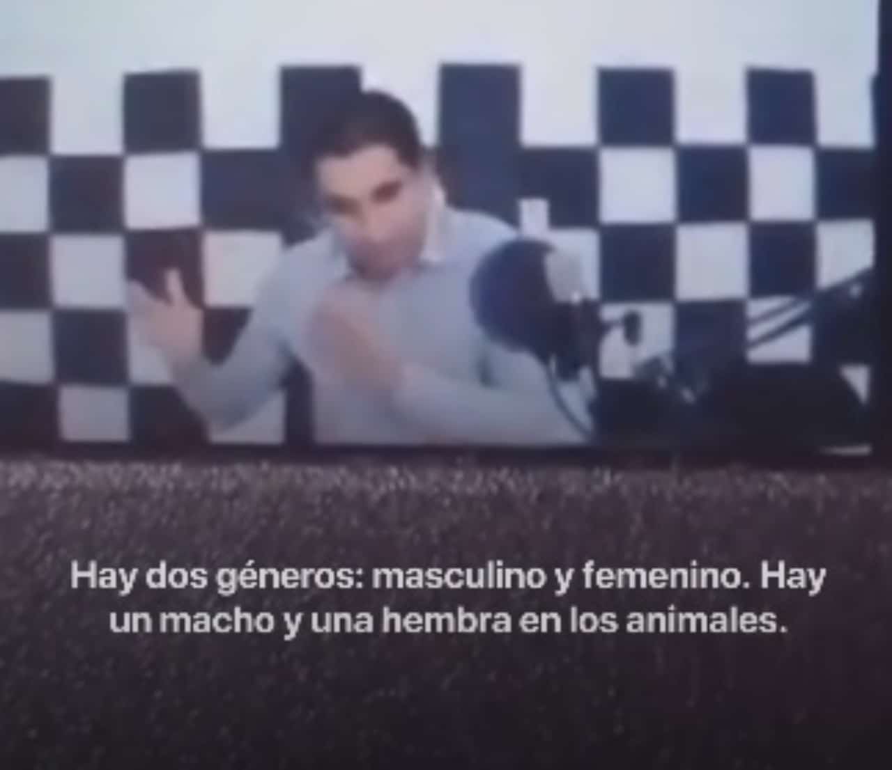 Maestro critica lenguaje inclusivo companere clases