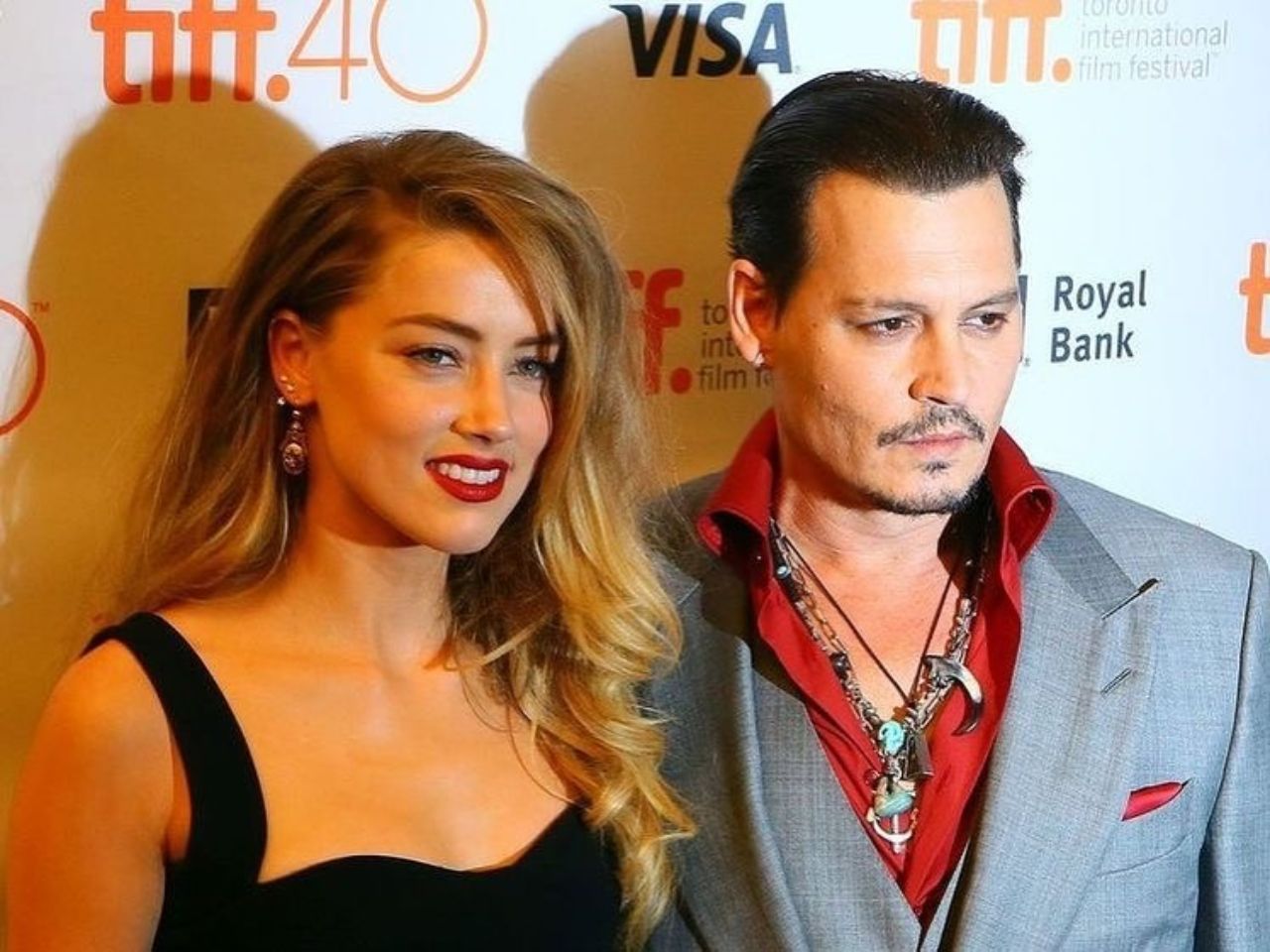 Amber Heard comprobar donó dinero divorcio