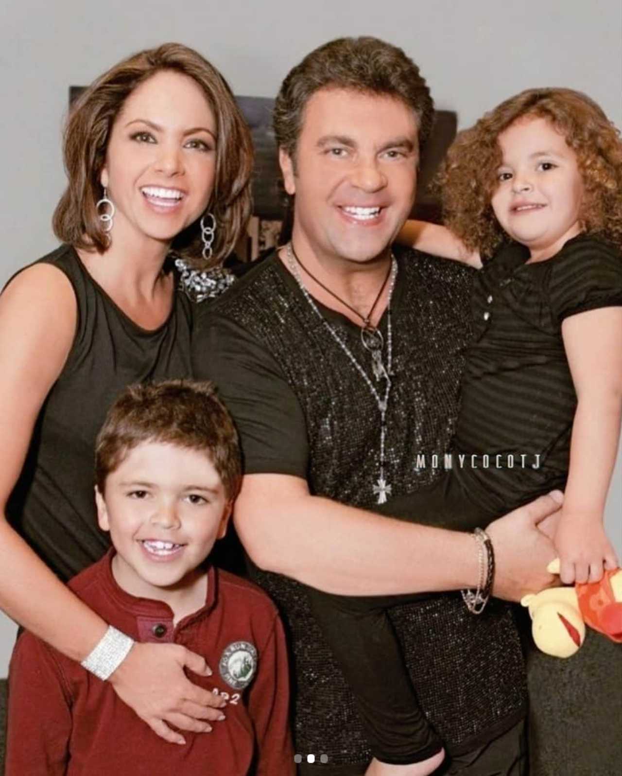 Lucero Mijares con sus papás y su hermano