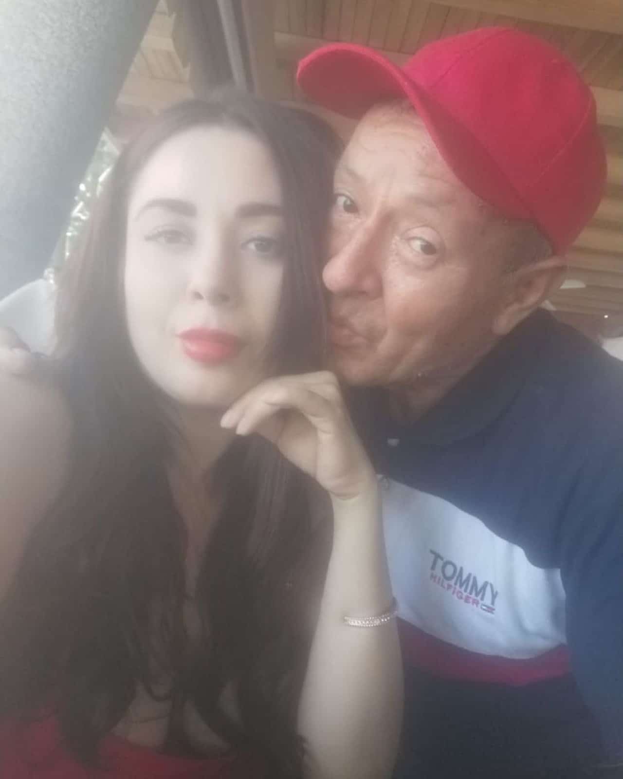 Novia de Sammy da la cara