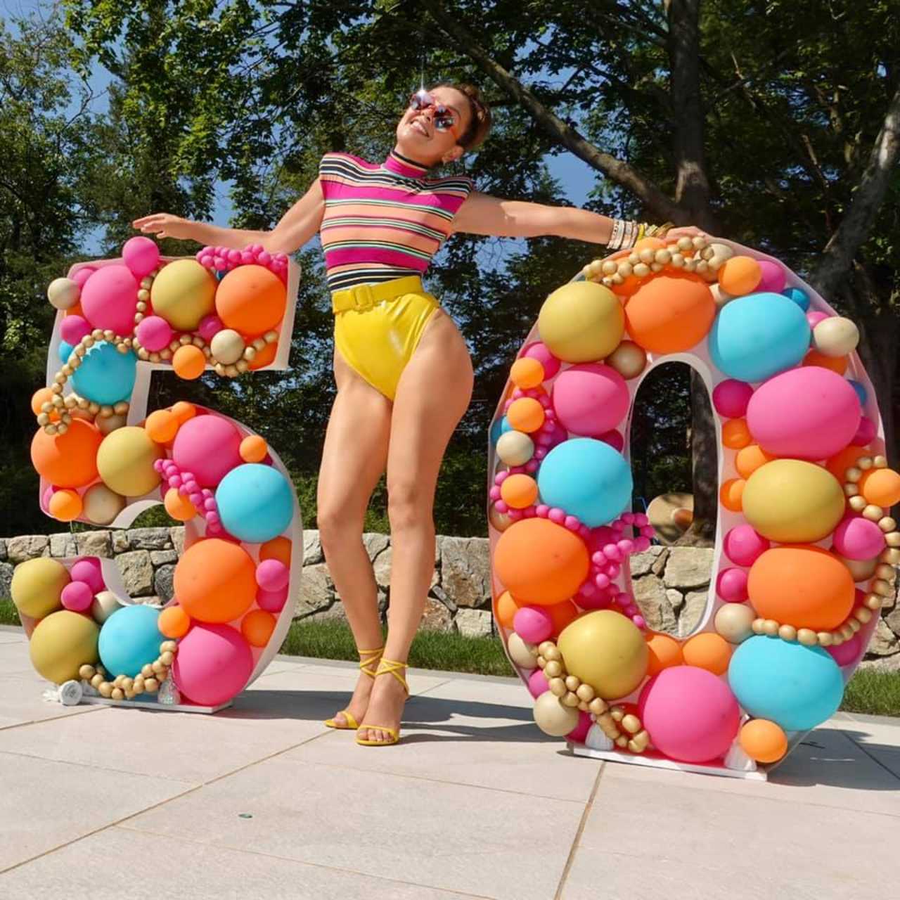 Thalia parece quinceañera festejo 50 anos