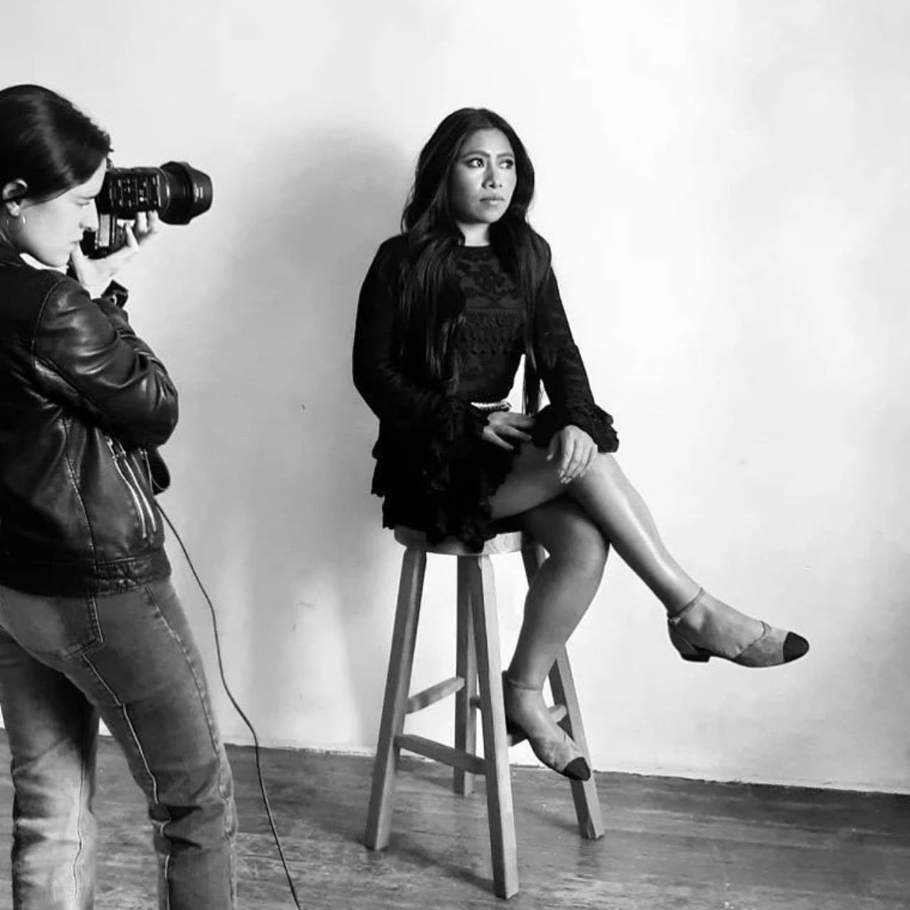 Yalitza Aparicio sesion fotos mini vestido