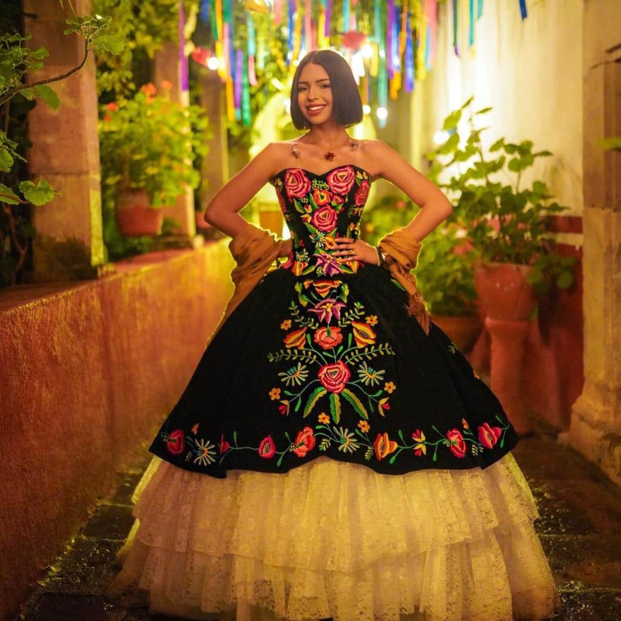 Angela Aguilar sufre accidente en escenario
