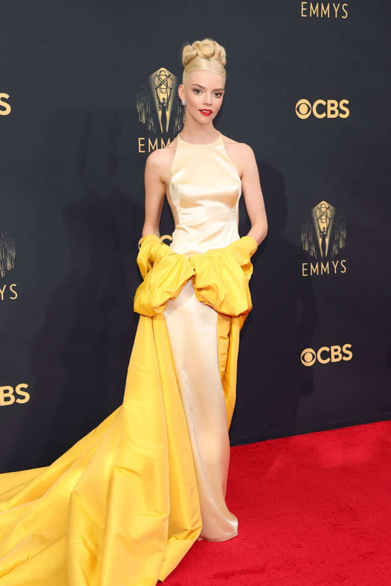 Anya Taylor Joy en los premios Emmy 2021