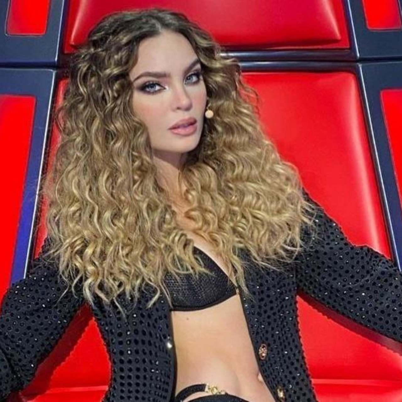 Belinda Christian Nodal contrato