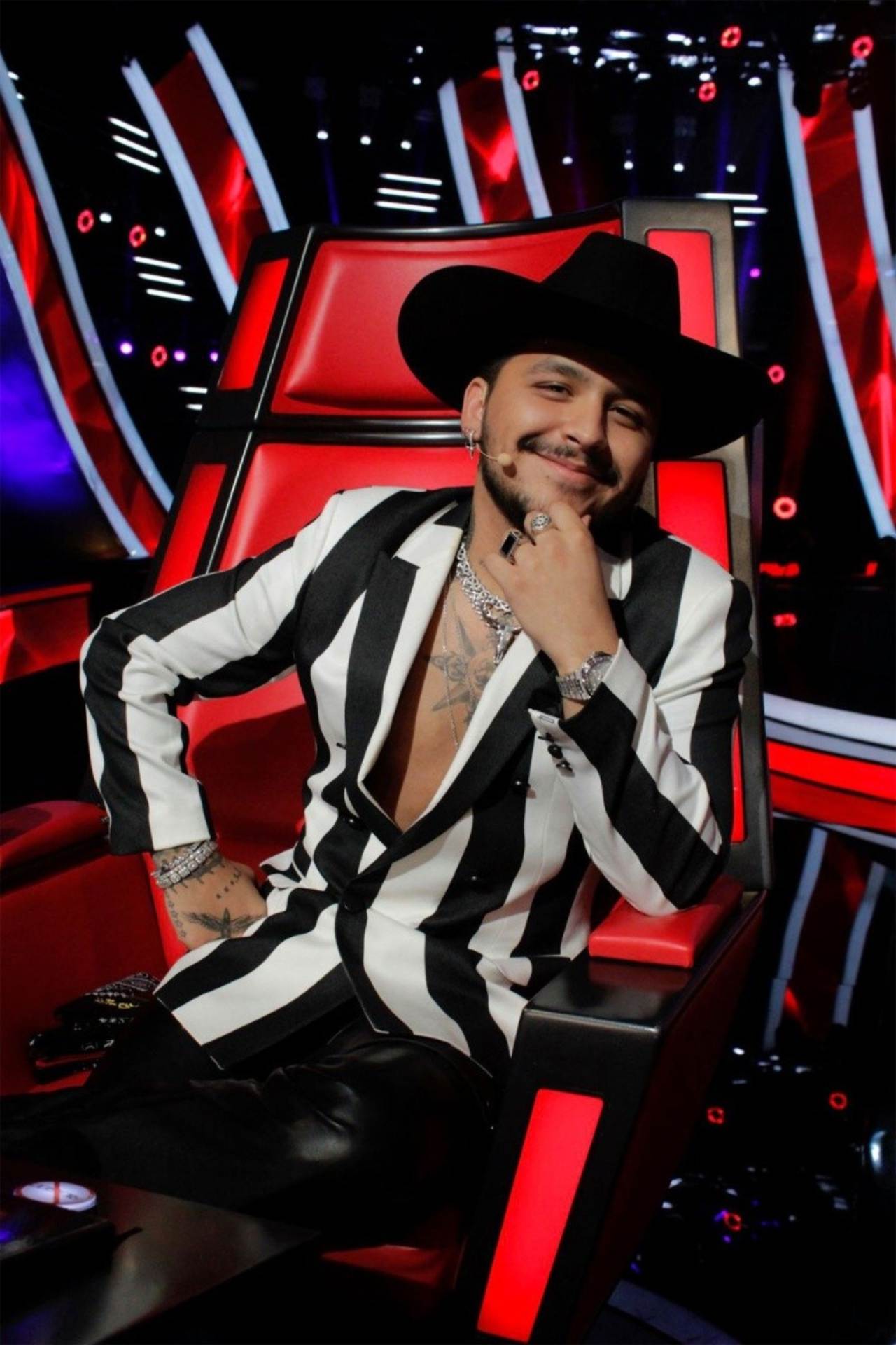 Christian Nodal outfits mexicano