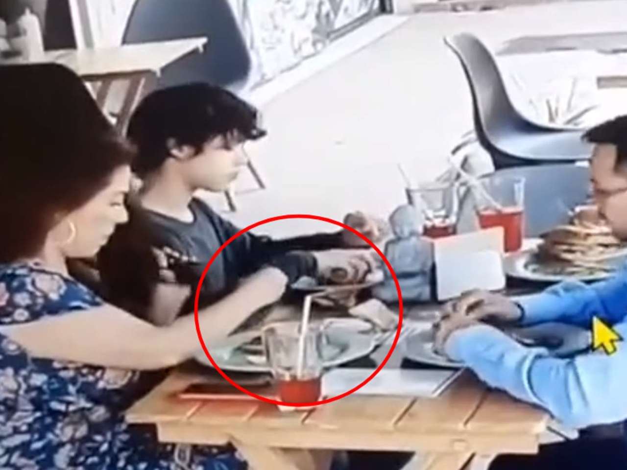 familia papás pelos restaurante