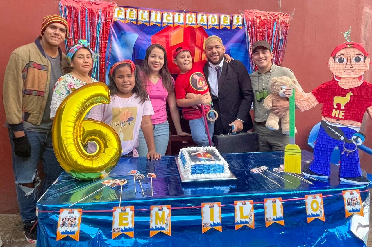 Nino hace fiesta de German Vecinos