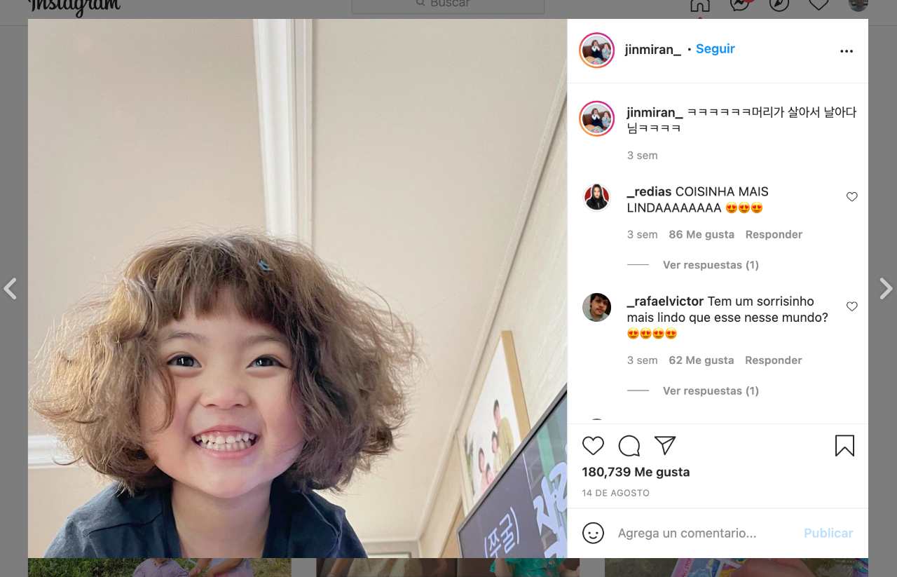 Niña coreana de los stickers