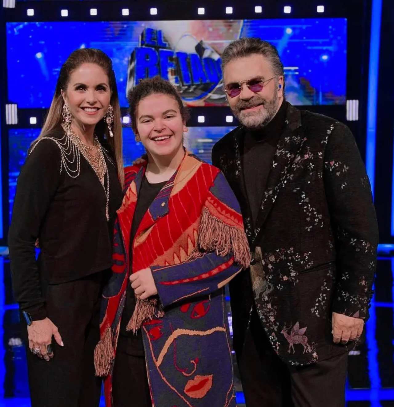 Lucero Mijares publica foto con sus padres y les piden regresar