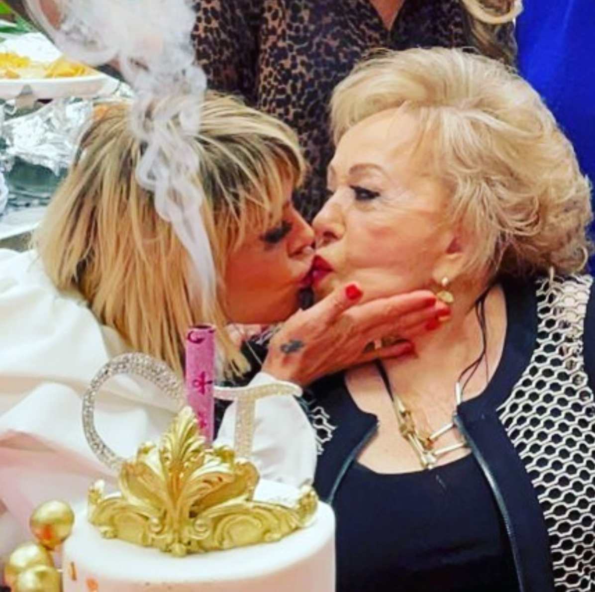 Alejandra Guzmán y Silvia Pinal en el cumpleaños de la actriz