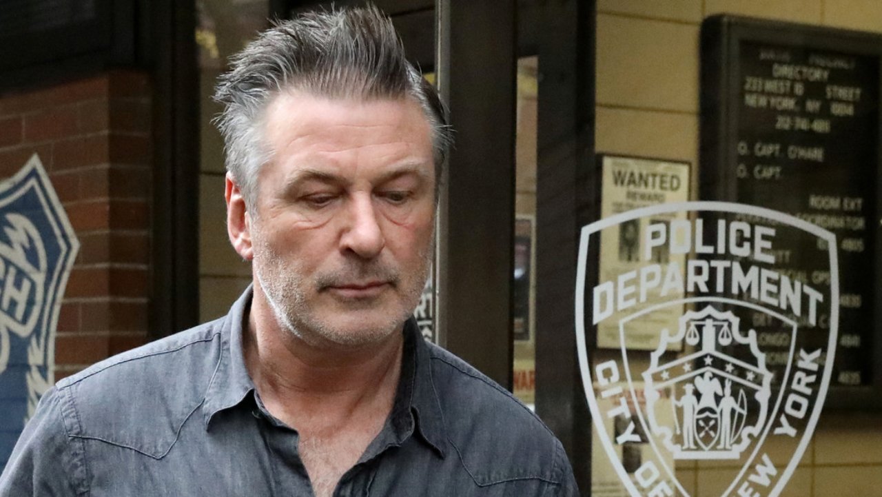 Alec Baldwin mata directora arma utileria