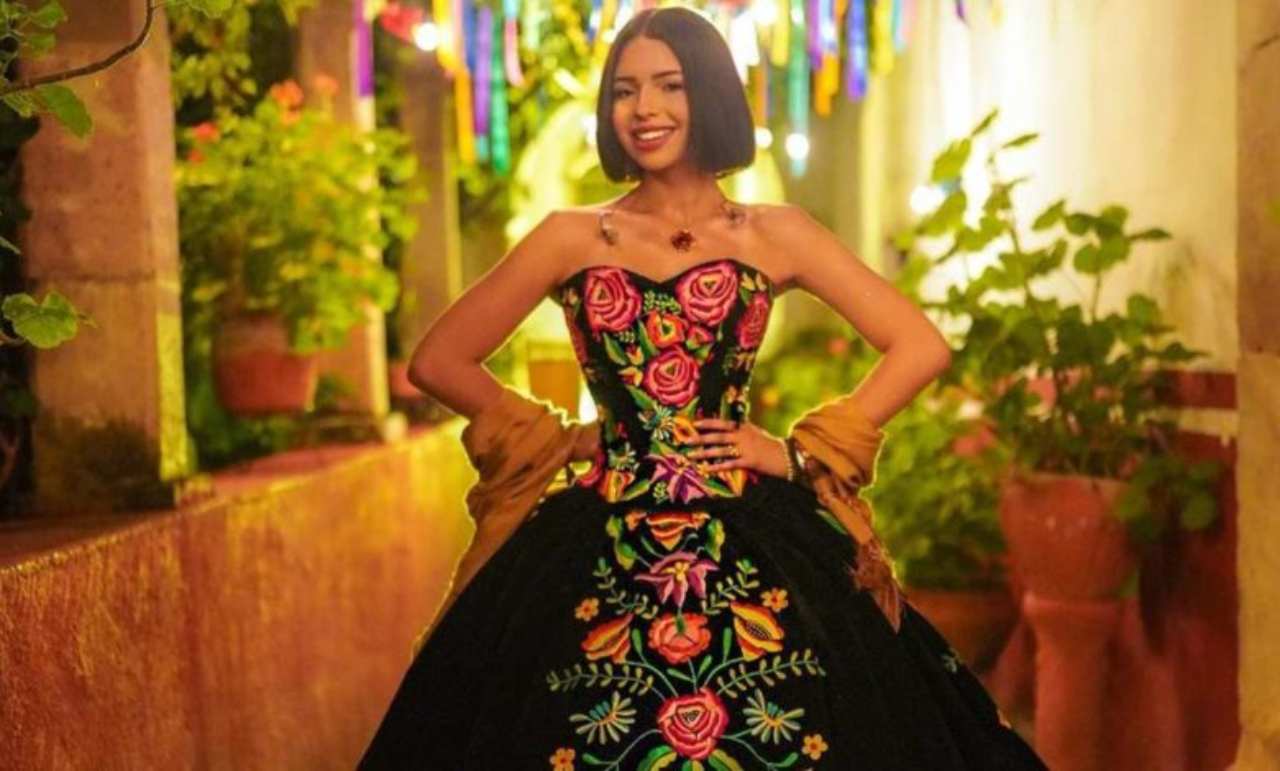  Ángela Aguilar Aneliz mamá