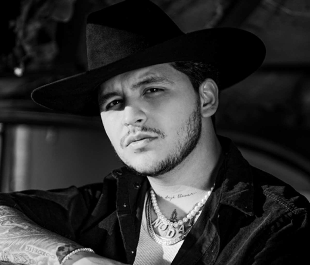 Christian Nodal demanda