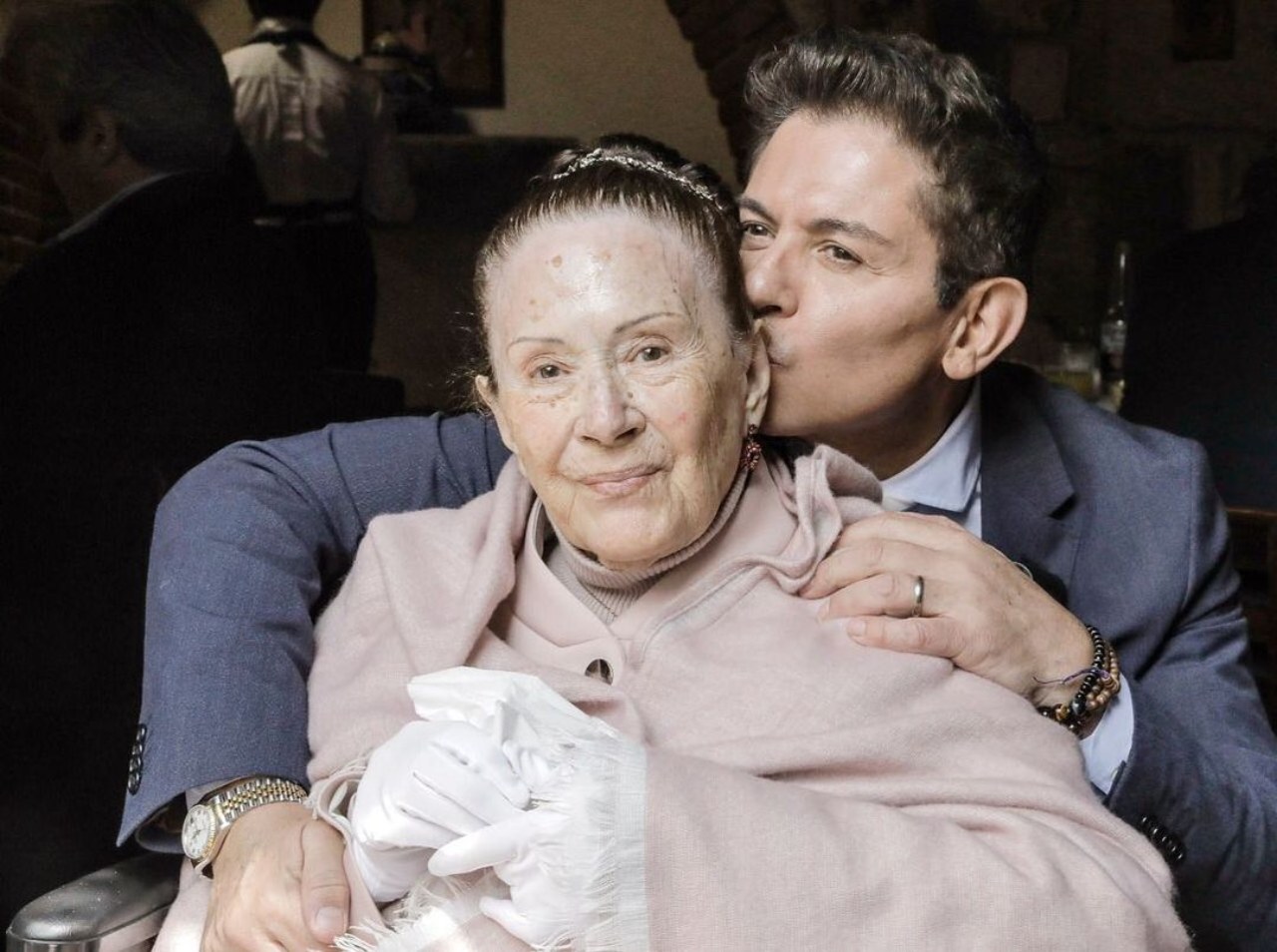 Ernesto Laguardia se despide su mama