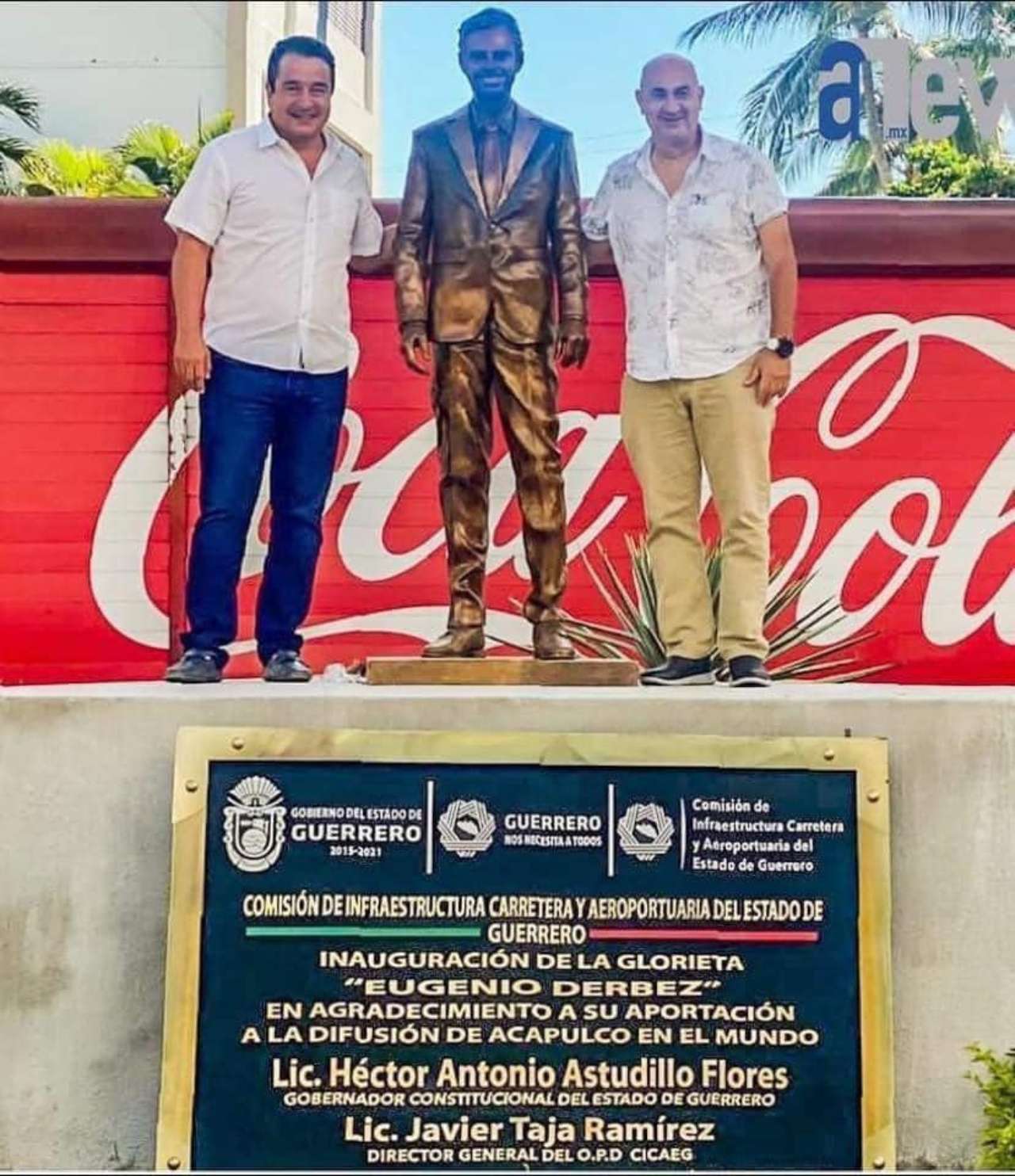 Estatua de Eugenio Derbez en Acapulco