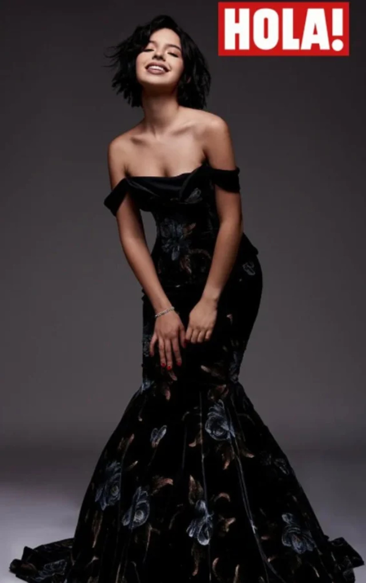 Ángela Aguilar outfit revista portada