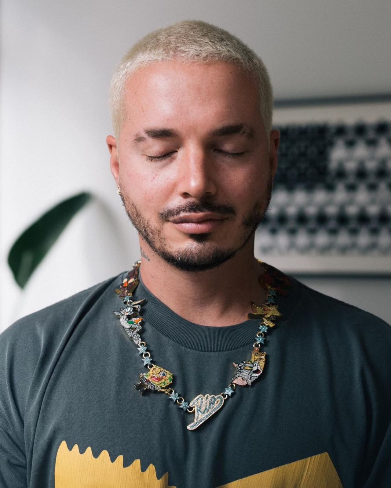 Quien es la mascara J Balvin