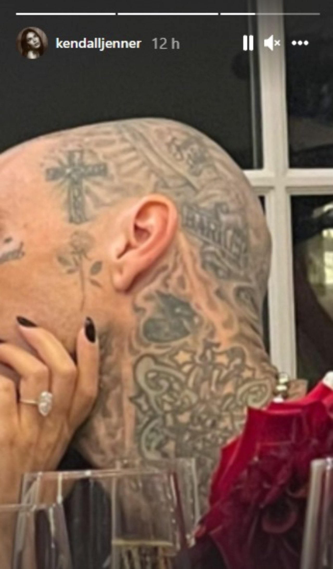 Kourtney Kardashian Travis Barker comprometidos anillo