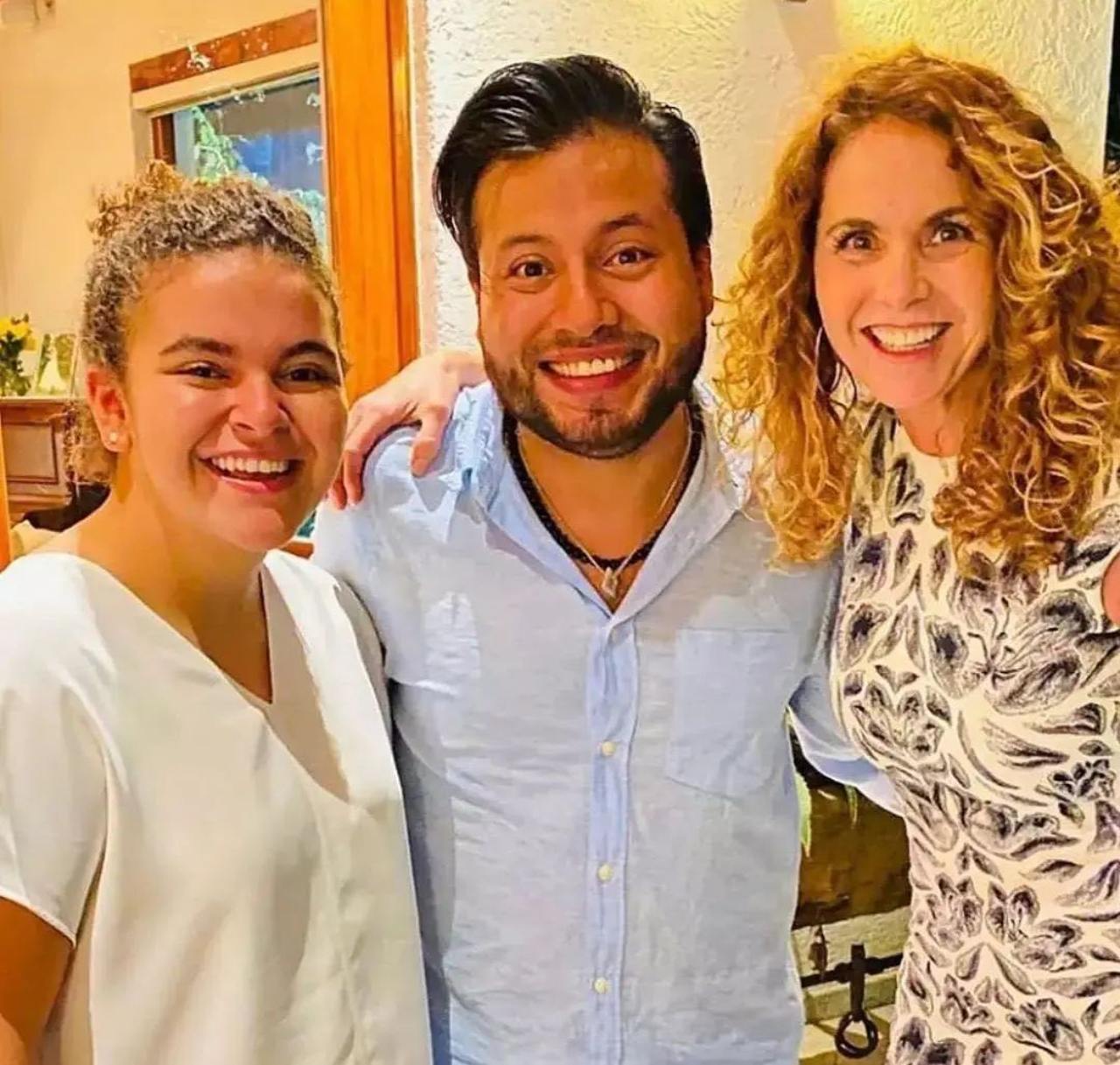 Lucero Mijares look rubio igual mama