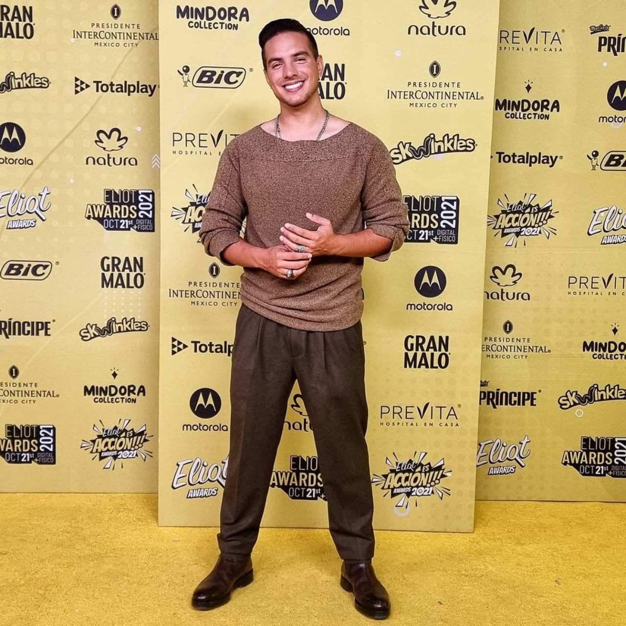 Vadhir Derbez responde vandalizacion estatua papa