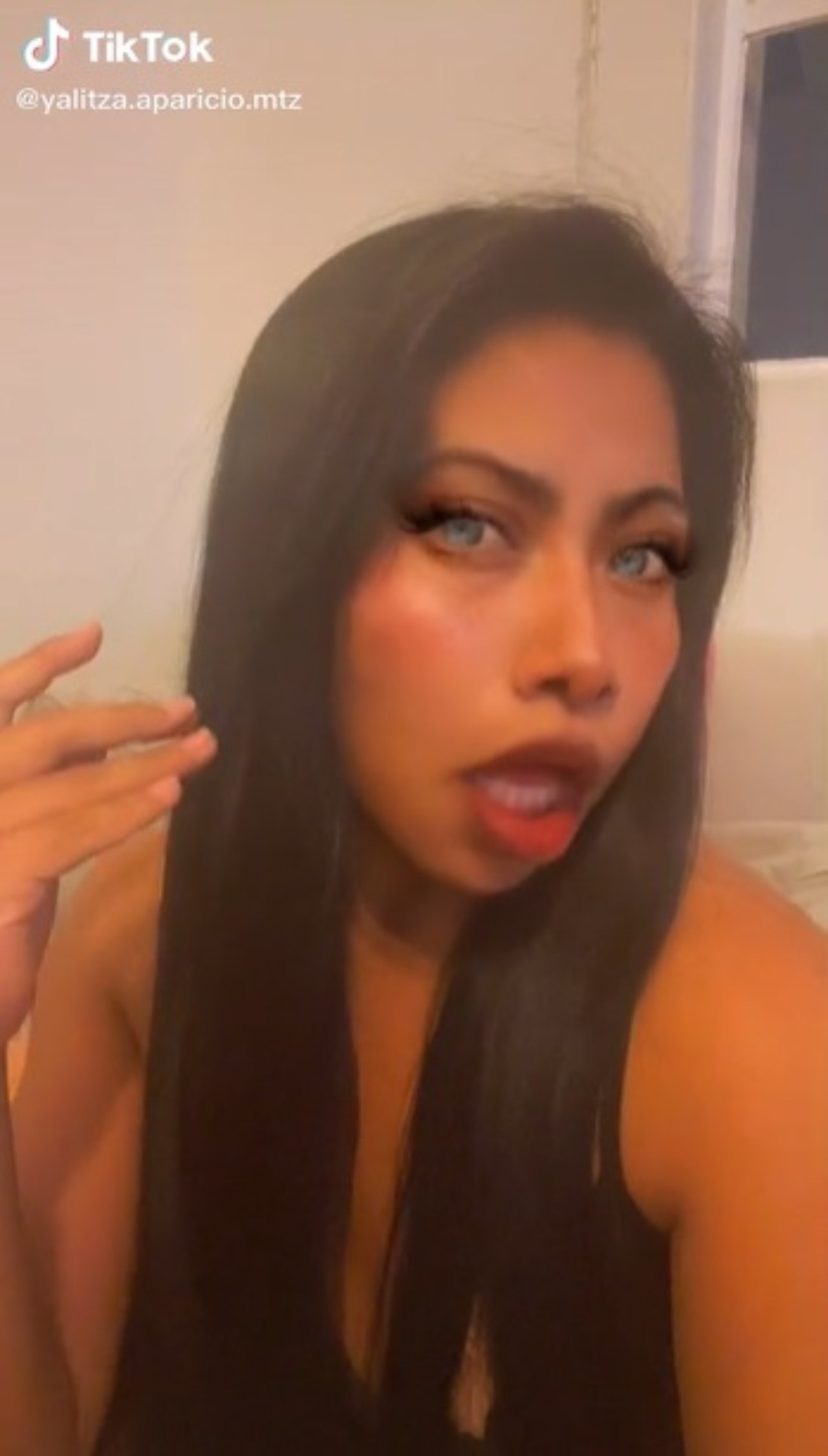 Yalitza Aparicio con ojos azules video