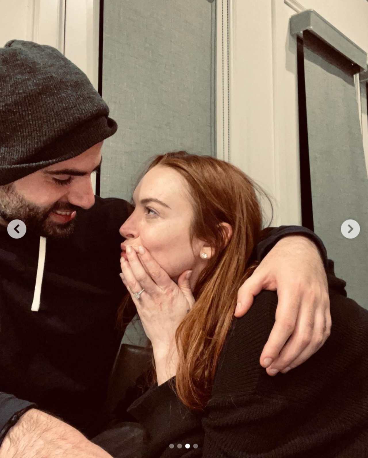 Lindsay Lohan novio anillo de compromiso