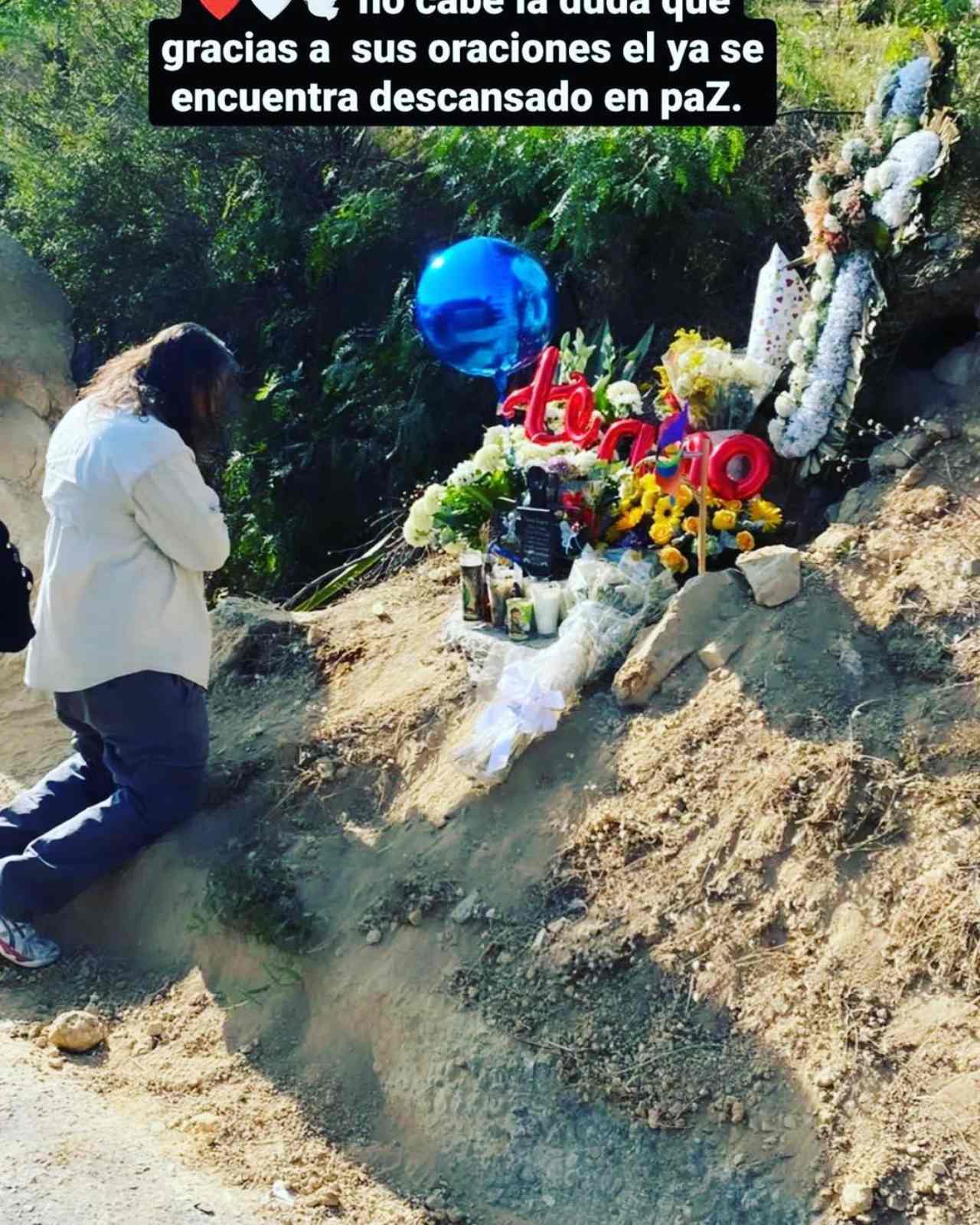 Flores globos lugar murio Octavio Ocana