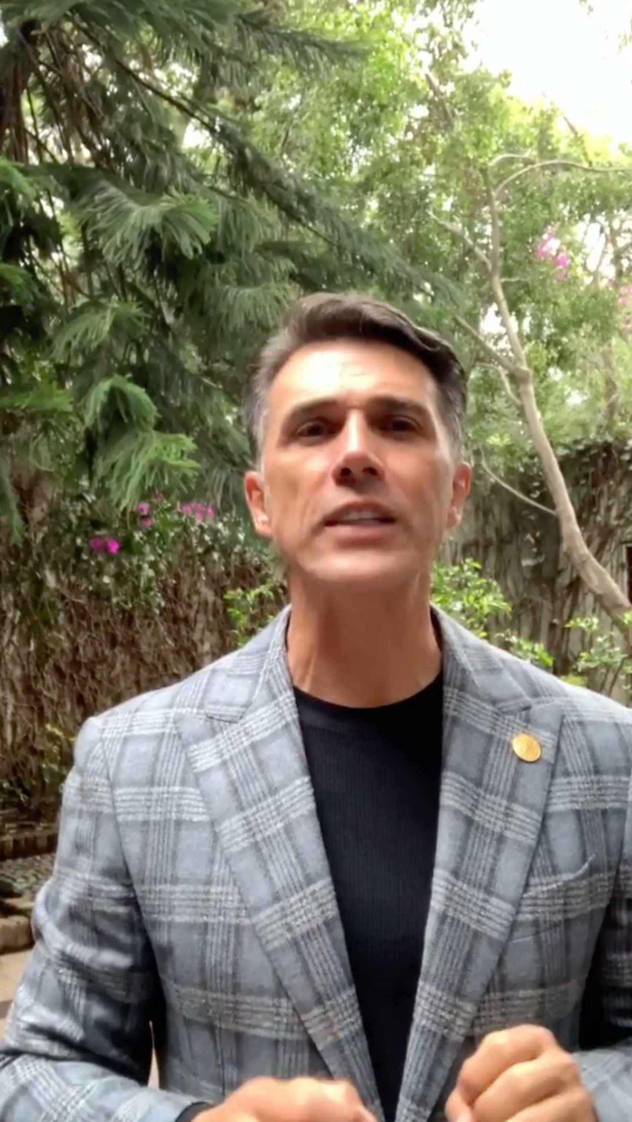 Sergio Mayer le responde a Anabel Hernández