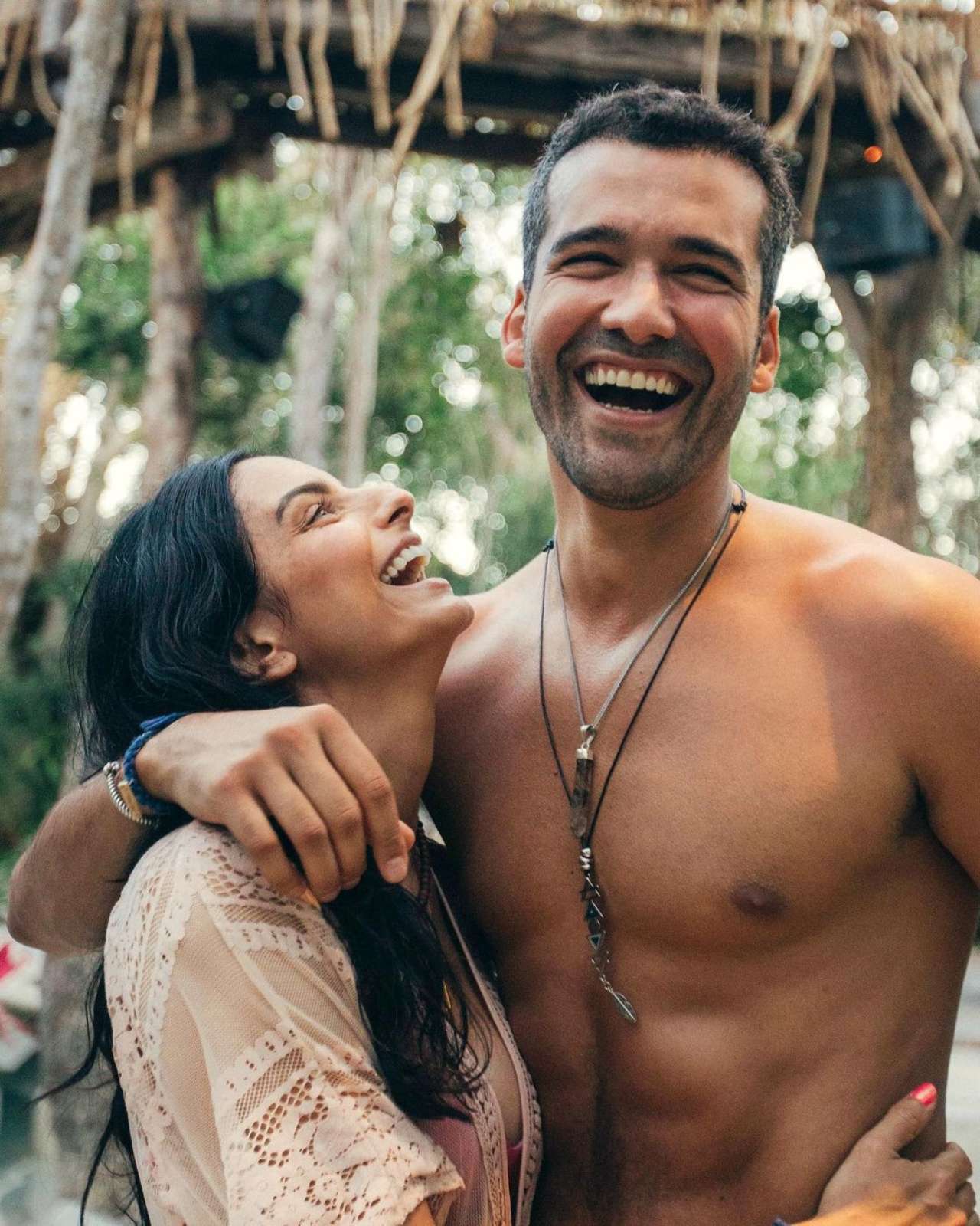 Jonathan Kubben Aislinn Derbez son novios