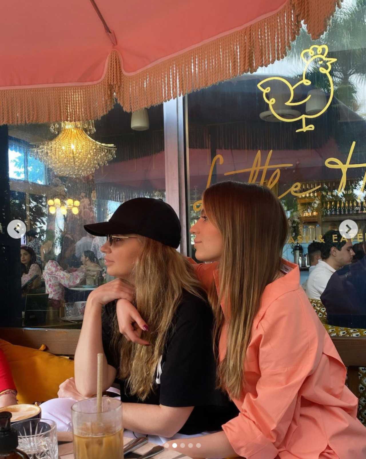 Regina Castro con Angélica Rivera