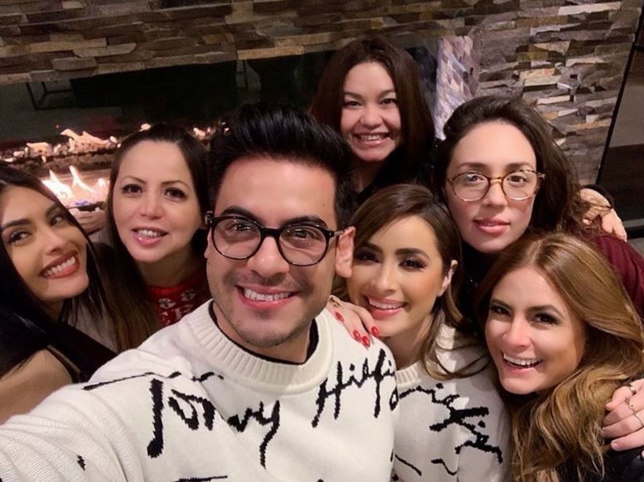 Carlos Rivera Cynthia Rodriguez vestidos iguales