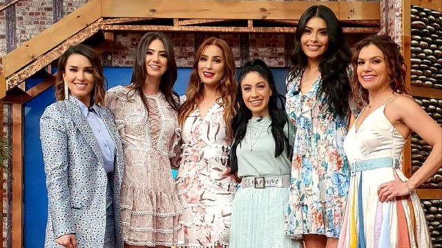 Exconductora de 'Venga la AlegrÃ­a' vende Ã¡rboles navideÃ±os