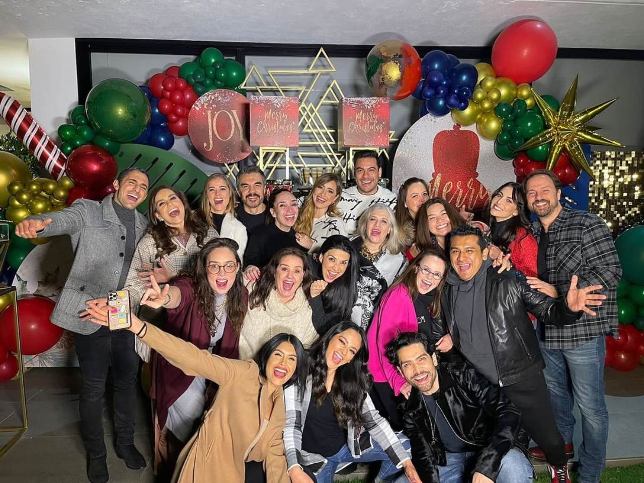 Cynthia Rodriguez Carlos Rivera organizan fiesta