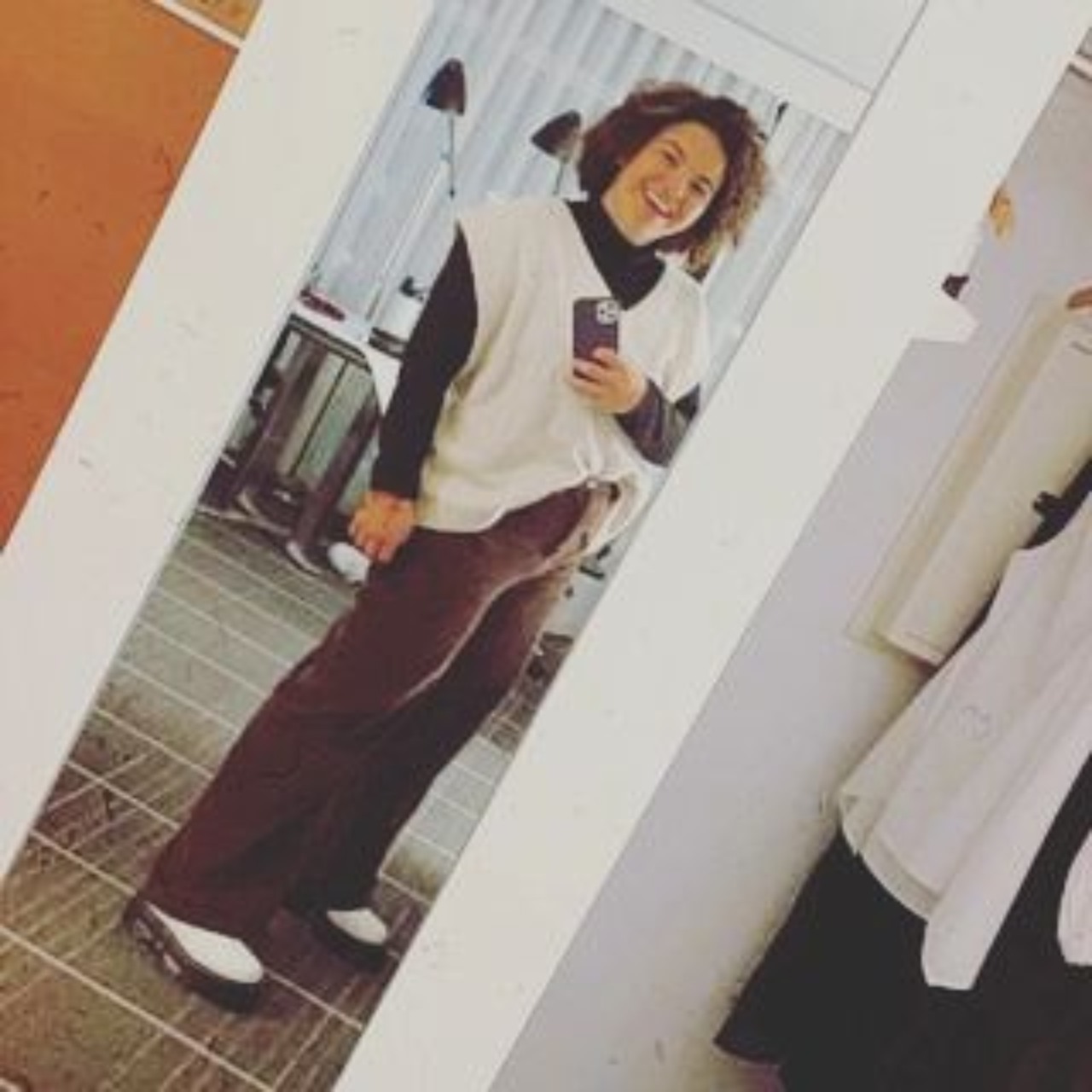 Lucero Mijares impone moda look pantalones