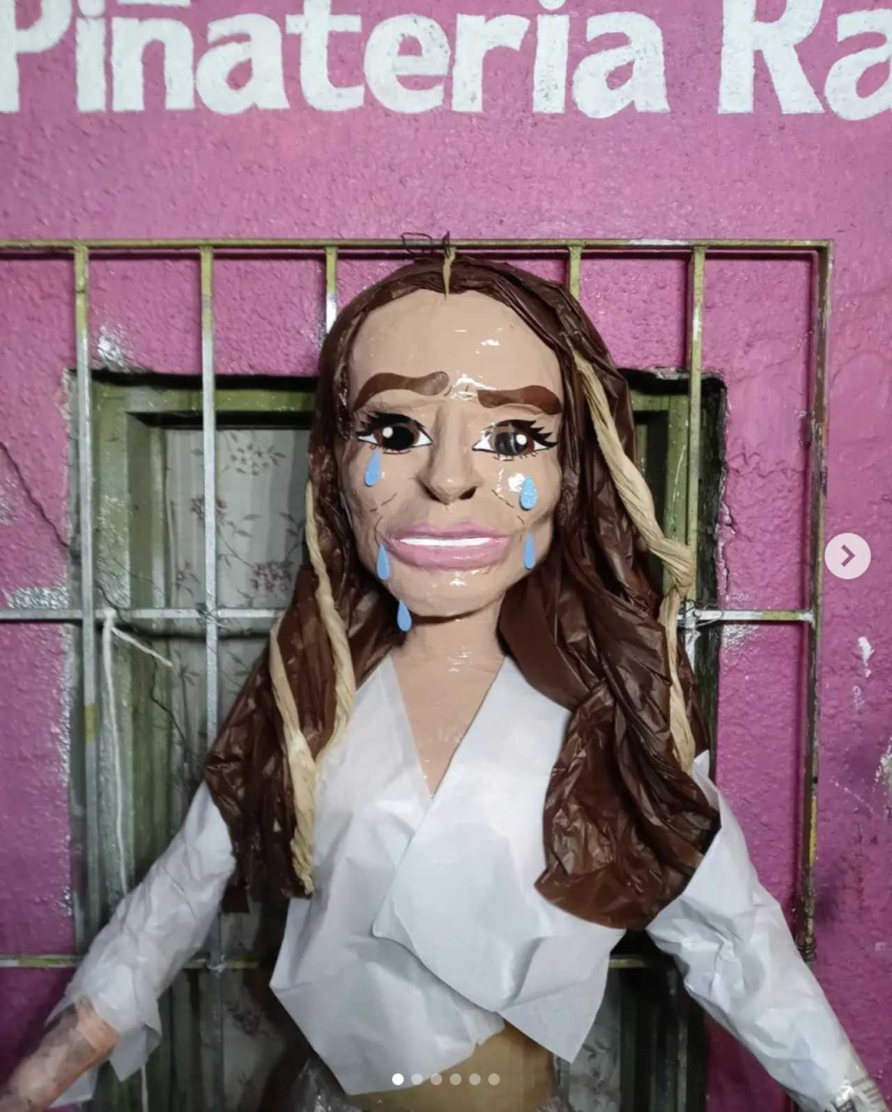 Piñata de Galilea Montijo llorando
