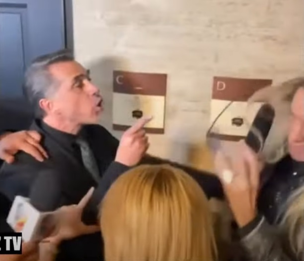 Sergio Mayer agrede Javier Ceriani prueba