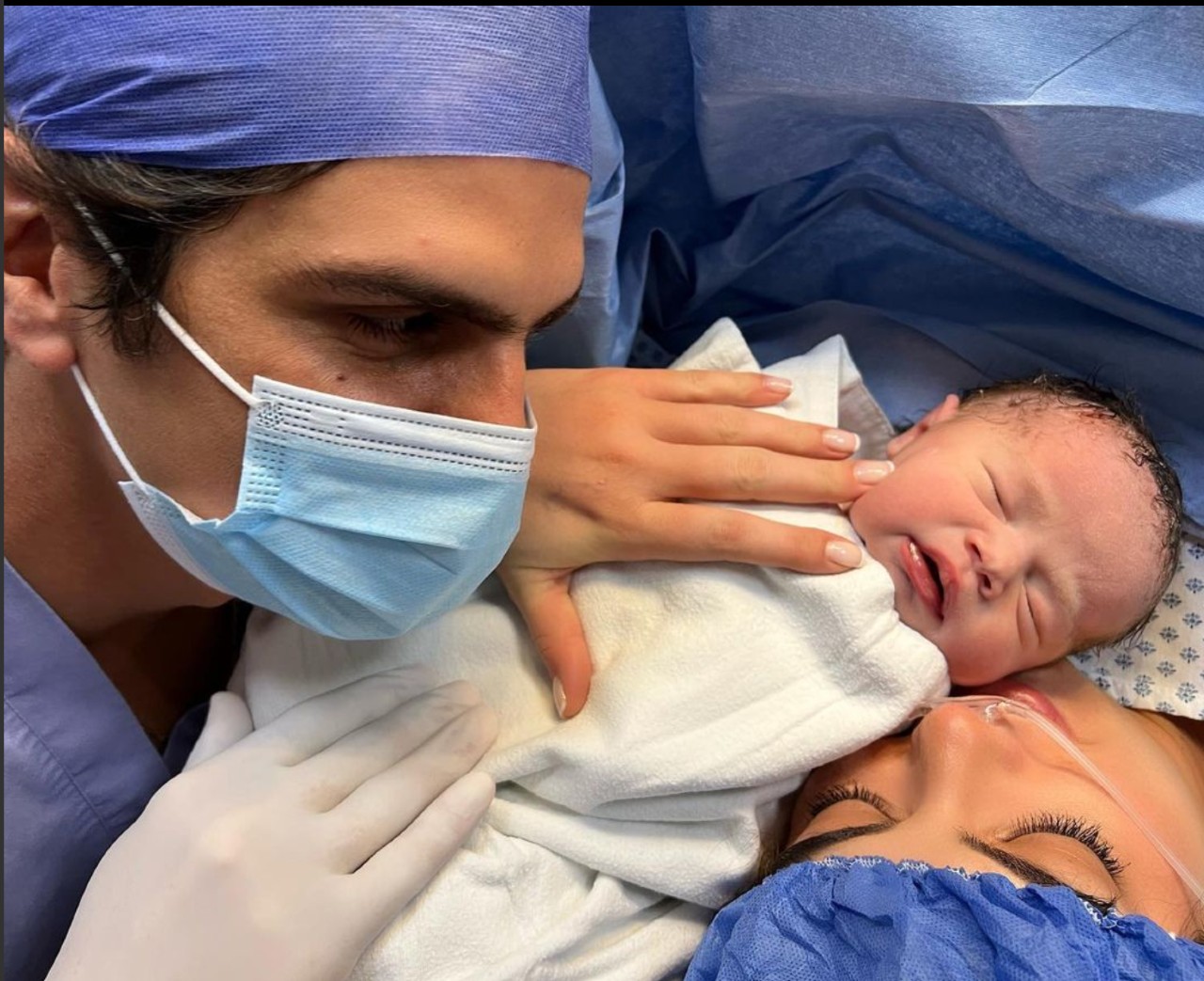 pareja ximena navarrete bebe