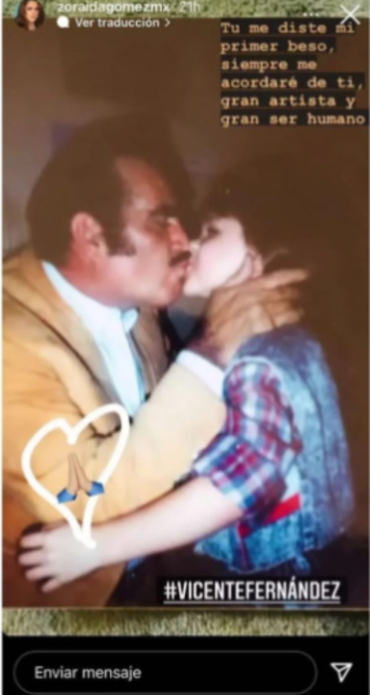 Vicente Fernandez besa Zoraida Gomez boca