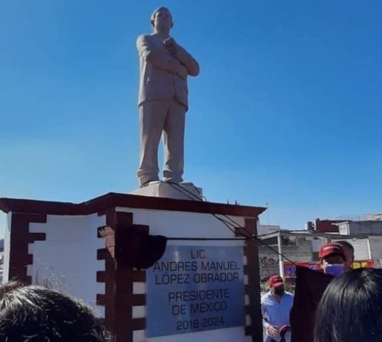 estatua antes de destuirla amlo