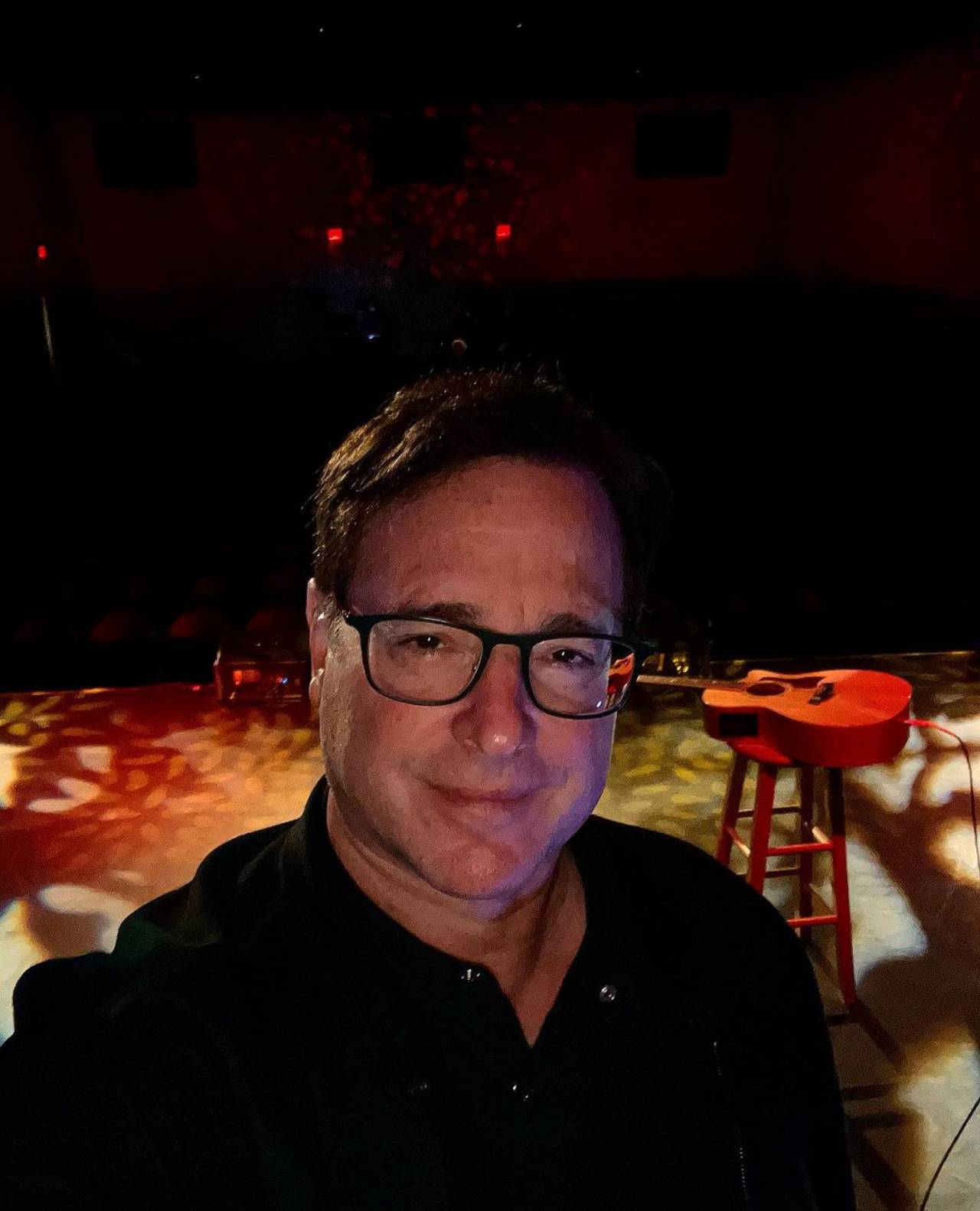 muere Bob Saget habitacion hotel tirado
