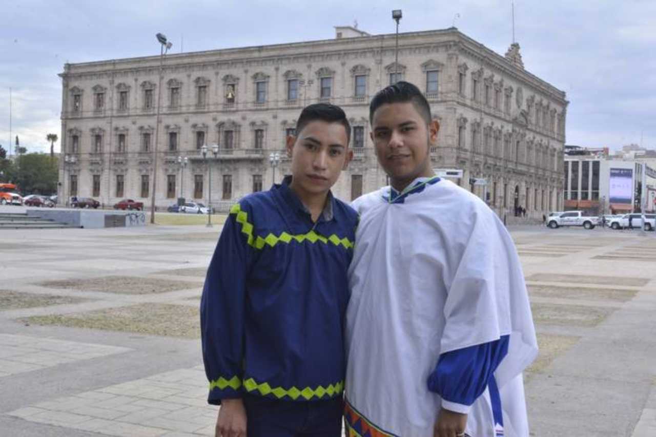Carlos y Rogelio, el primer matrimonio igualitario rarámuri